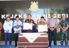 NEGARA HADIR, GURU BERMARTABAT