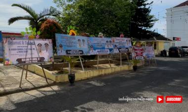 Karangan Bunga Hiasi Kantor Walikota Gorontalo, Ucapan Selamat Kepada Adhan & Indra