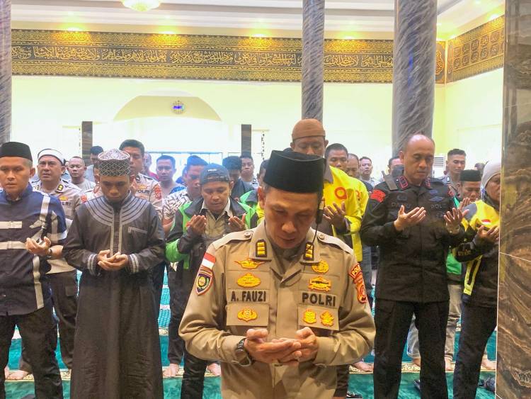 Polda Gorontalo Gelar Shalat Ghaib dan Beri Bantuan untuk Driver Ojol