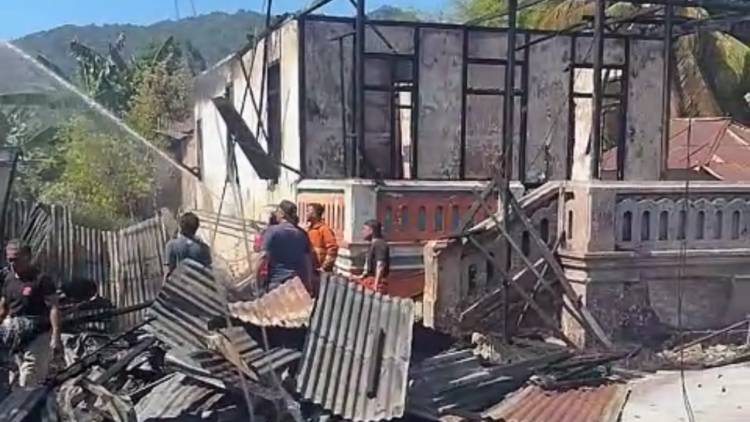 Rumah dan Bengkel Ban di Kelurahan Ipilo Ludes Terbakar
